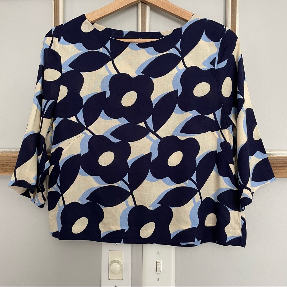 H&M floral boxy top blues cream floral wide sleeve size medium 8, fits like a 6